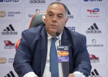 Empresário de zagueiro do Valência (ESP) abre o jogo e diz se há conversas com o Flamengo