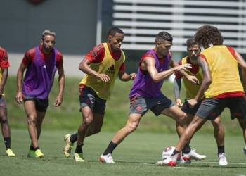 Paulo Sousa está ‘arrancando o couro’ e jogadores do Flamengo ‘precisam de um pulmão a mais’, repercute imprensa portuguesa