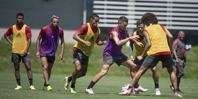 Paulo Sousa está ‘arrancando o couro’ e jogadores do Flamengo ‘precisam de um pulmão a mais’, repercute imprensa portuguesa