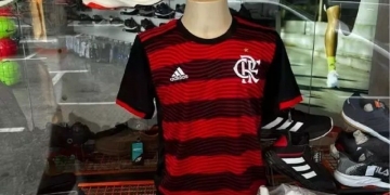 Vaza na internet o uniforme 1 do Flamengo para a temporada de 2022; novos detalhes são inéditos