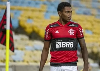 Depois de contratar Marinho, Flamengo começa a decidir o futuro de Vitinho