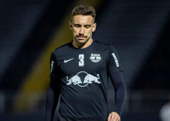 Especulado no Flamengo, zagueiro Léo Ortiz tem perfis nas redes sociais invadidos por torcedores rubro-negros