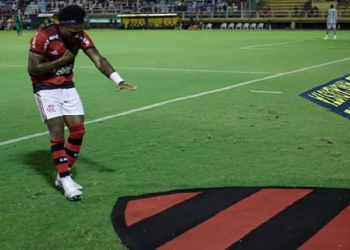 Máximo respeito: atitude de Marinho diante do escudo do Flamengo ao marcar gol leva torcedores à loucura