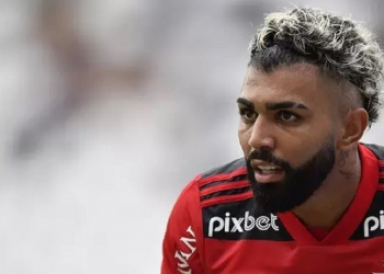 Flamengo denuncia ato de racismo da torcida do Fluminense contra Gabigol