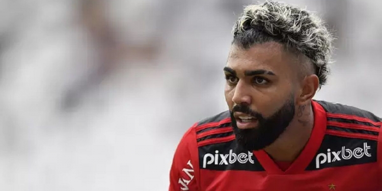 Flamengo denuncia ato de racismo da torcida do Fluminense contra Gabigol