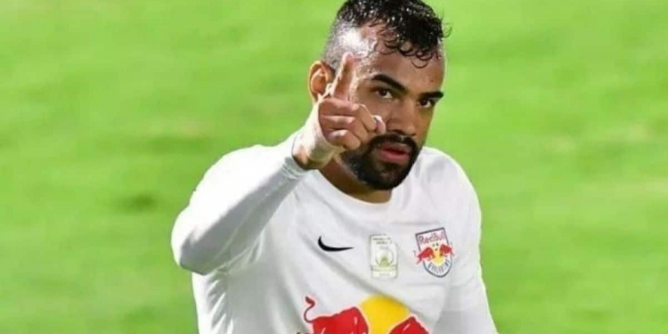 ‘Mais um zagueiro questionável’: comentarista detona compra de zagueiro do Bragantino