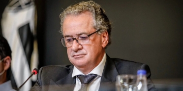 Presidente do Atlético-MG causa polêmica ao insinuar que CBF favoreceu o Flamengo com sede da Supercopa do Brasil