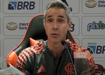Paulo Sousa rebate torcedores do Flamengo após ser chamado de ‘burro’ durante vitória contra o Audax