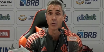 Paulo Sousa rebate torcedores do Flamengo após ser chamado de ‘burro’ durante vitória contra o Audax
