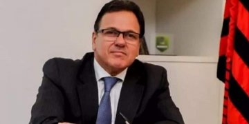 Presidente do Atlético-MG chama dirigente do Flamengo de ‘papagaio da corte’ e sofre invertida: ‘a gente trabalha, não vive de mesada’