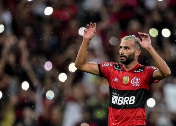 Thiago Maia sofre sério ferimento durante treinamento e é levado às pressas ao centro cirúrgico