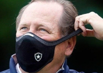 Bilionário ‘dono’ do Botafogo diz que quer ‘atropelar’ o Flamengo no próximo clássico