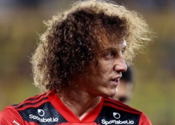 Flamengo prepara proposta a medalhão de 32 anos para formar ‘baita’ dupla de zaga com David Luiz