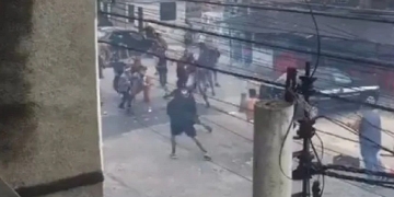 Cenas lamentáveis mostram torcedores de Flamengo e Vasco em briga generalizada antes do clássico