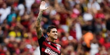 Comentarista detona Pedro, diz que atacante está ‘acomodado’ e que se fosse outro jogador já teria batido o pé para deixar o Flamengo
