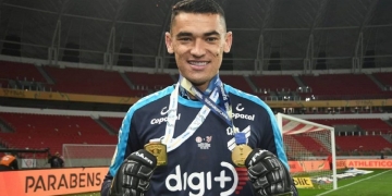 Athletico-PR dá desconto ao Flamengo e compra do goleiro Santos fica mais próxima do que nunca
