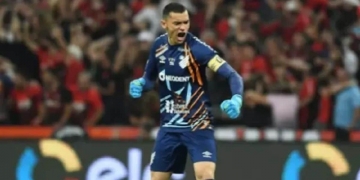 Mais perto do que nunca da Gávea, goleiro Santos é convocado por Tite em última hora e defenderá a Seleção Brasileira