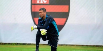Diego Alves está fora dos planos do Flamengo após se estranhar com técnico Paulo Sousa