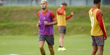 Após sondagens do PSV, Lyon também entra pela briga por Andreas Pereira; falta de espaço pode representar saída do Flamengo