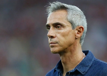 Silêncio no vestiário e grupo dividido: vice carioca expõe fragilidade de Paulo Sousa como técnico do Flamengo