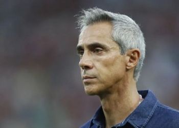 Paulo Sousa entrega o cargo de treinador a Marcos Braz após briga com Gabi e discussão nos vestiários