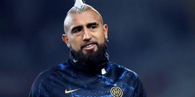 Com possível desistência da compra de Andreas Pereira, nome de Arturo Vidal ganha força no Flamengo