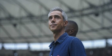 Titular do Flamengo sente lesão durante partida contra o Sporting Cristal e vira dúvida a Paulo Sousa para a sequência da temporada