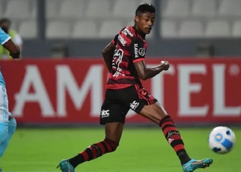 Com gol marcado diante do Sporting Cristal, Bruno Henrique bate feito histórico no Flamengo e fica empatado com Zico