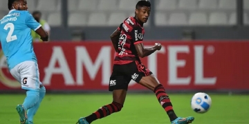 Com gol marcado diante do Sporting Cristal, Bruno Henrique bate feito histórico no Flamengo e fica empatado com Zico