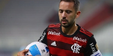 Torcida de gigante brasileiro aproveita crise no Flamengo e faz campanha pela contratação de Everton Ribeiro