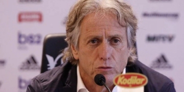 Flamengo planeja reunião com Jorge Jesus para este mês de abril em meio a pressão contra Paulo Sousa