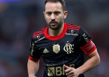 Everton Ribeiro pode ser negociado pelo Flamengo na janela de transferências do meio do ano, diz portal