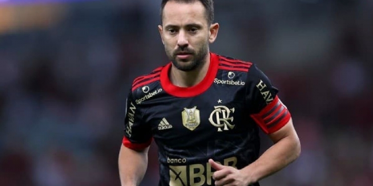 Everton Ribeiro pode ser negociado pelo Flamengo na janela de transferências do meio do ano, diz portal
