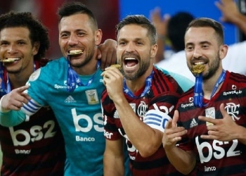 Internacional quer levar pacotão com dois medalhões do Flamengo de uma única vez