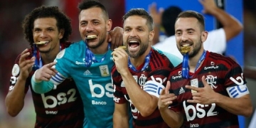 Internacional quer levar pacotão com dois medalhões do Flamengo de uma única vez