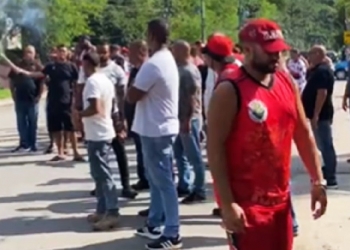 Desta vez, Marcos Braz não é poupado por torcedores, que disparam xingamentos e pedem a saída do vice-presidente