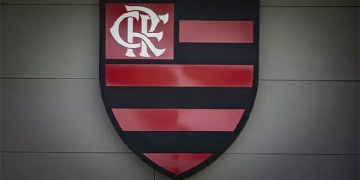 Atlético-MG age com rapidez e fecha a contratação de atacante do Flamengo