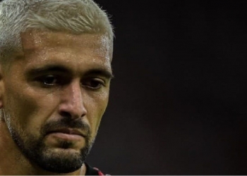 Arrascaeta rompe o silêncio, ‘sai da casinha’ e manda recado direto a críticos do Flamengo: ‘não vamos deixar’