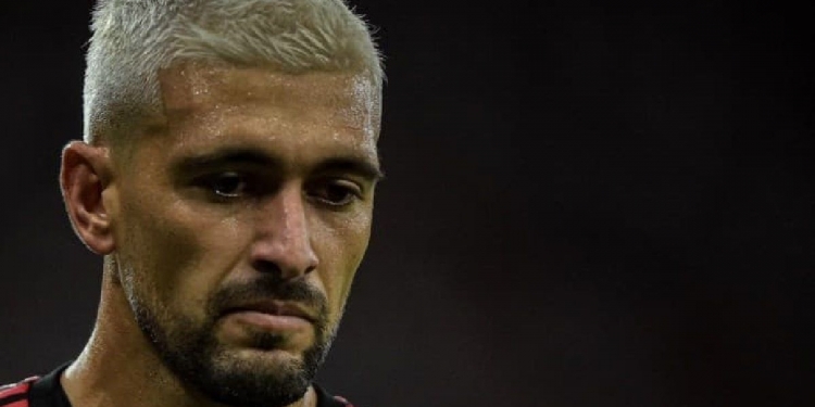 Arrascaeta rompe o silêncio, ‘sai da casinha’ e manda recado direto a críticos do Flamengo: ‘não vamos deixar’