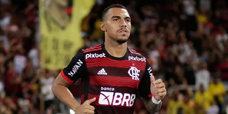 Flamengo anuncia lesão em Matheuzinho; jogador pode perder até cinco jogos pelo Rubro-Negro