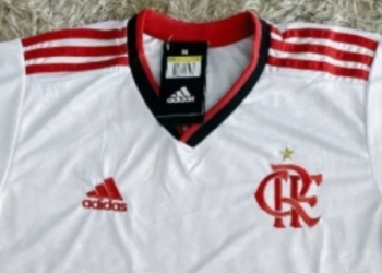 Imagens da nova camisa número 2 do Flamengo vazam na internet antes do lançamento