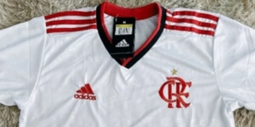 Imagens da nova camisa número 2 do Flamengo vazam na internet antes do lançamento