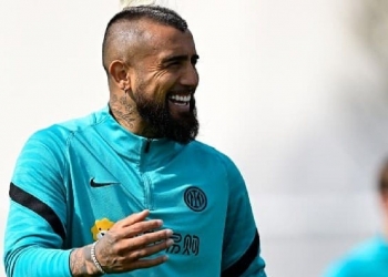 Flamengo prepara proposta milionária para a contratação de Arturo Vidal; valores dos salários são expostos