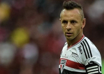 Rafinha rompe o silêncio e se manifesta após ser xingado e vaiado pela torcida do Flamengo no Maracanã
