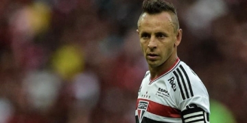Rafinha rompe o silêncio e se manifesta após ser xingado e vaiado pela torcida do Flamengo no Maracanã