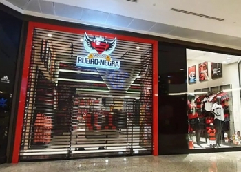 Imagem do uniforme 2 do Flamengo vaza nas redes sociais antes do lançamento oficial