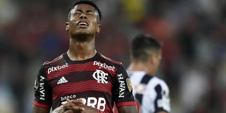 Não vai dar tempo! Bruno Henrique continua em tratamento e é desfalque certo do Flamengo contra o Palmeiras