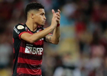 Flamengo bate o martelo e toma decisão sobre o futuro de João Gomes; negociações foram abertas