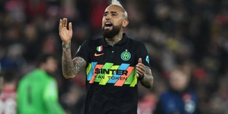 Flamengo e Arturo Vidal teriam chegado a acordo salarial; chileno deve ser contratado no meio do ano