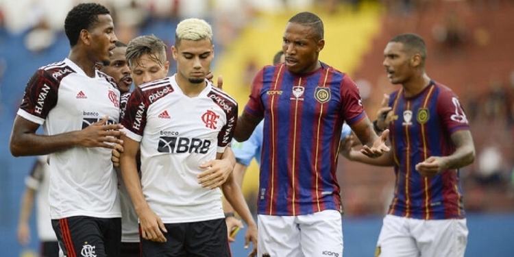 Manchester United faz pedido especial ao Flamengo para a venda de Andreas Pereira; detalhes são expostos por Marcos Braz